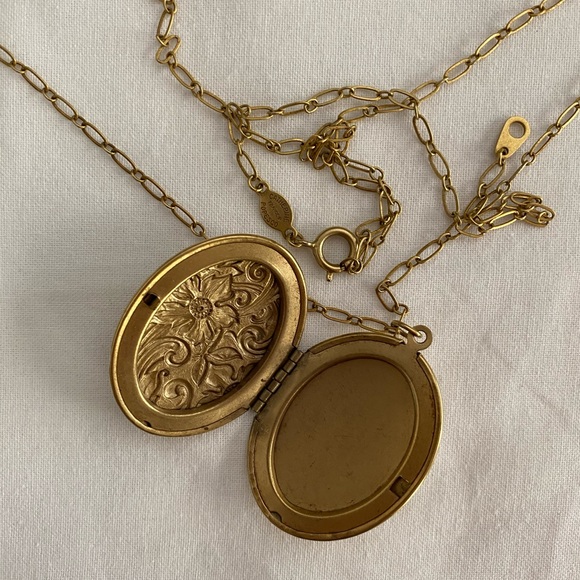 Gold locket by Catherine Popesco - Picture 2 of 2